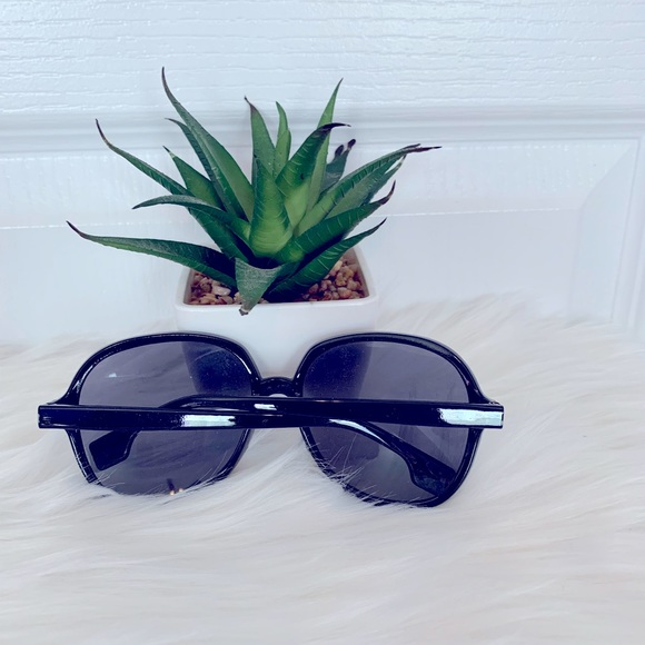 Black Round Frame Sunglasses - Picture 2 of 2